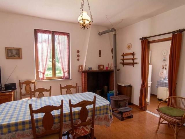 Villa in vendita a Gropparello