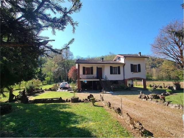 Villa in vendita a Gropparello PC