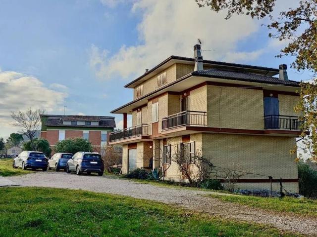 Villa in vendita a Gualdo MC
