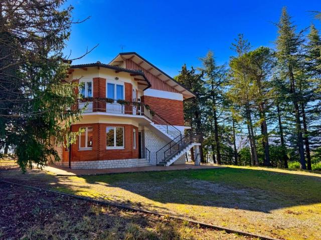 Villa in vendita a Gualdo MC