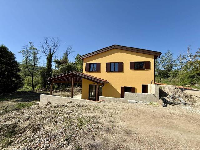Villa in vendita a Gualdo MC