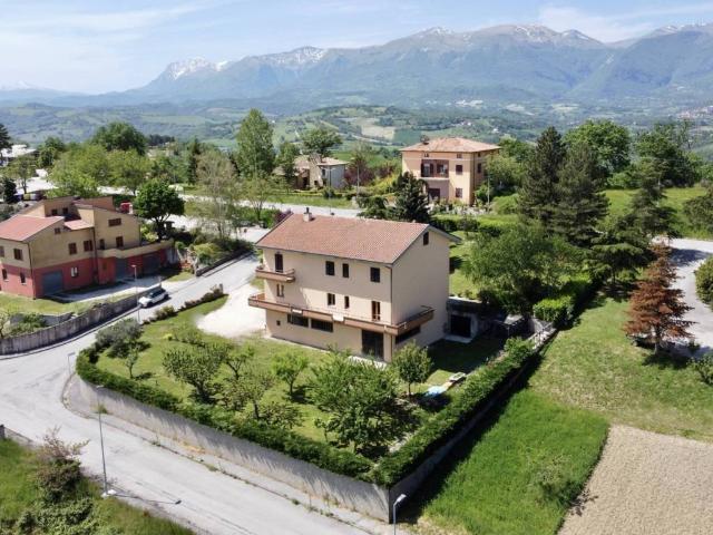 Villa in vendita a Gualdo MC