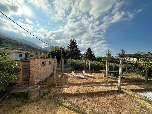 Villa in vendita a Gualdo Tadino