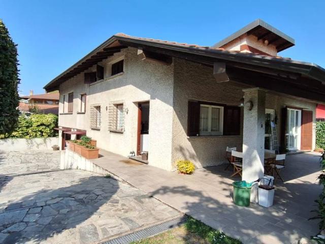 Villa in vendita a Guanzate CO