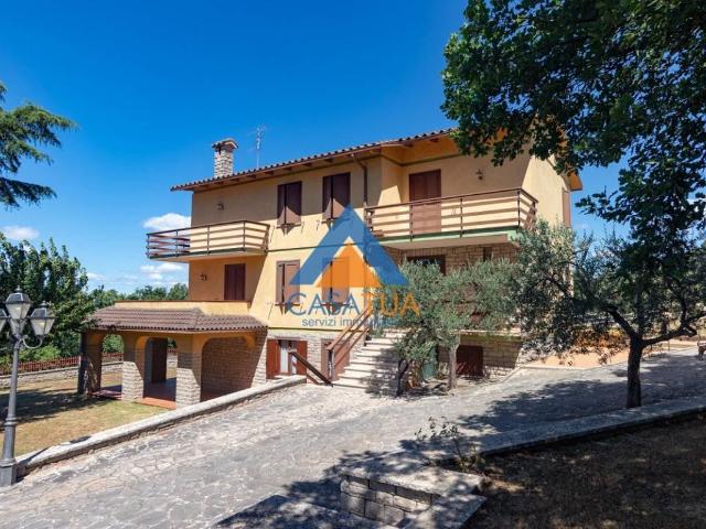 Villa in vendita a Guardea TR