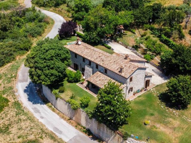 Villa in vendita a Guardea TR