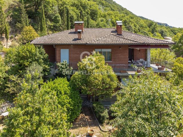 Villa in vendita a Gubbio 400m² Gubbio