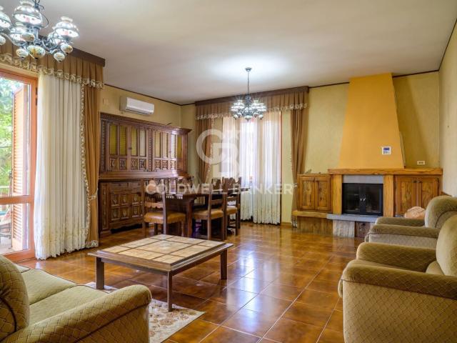 Villa in vendita a Gubbio 418m² Gubbio