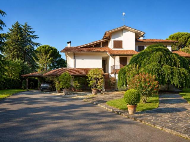 Villa in vendita a Dozza BO
