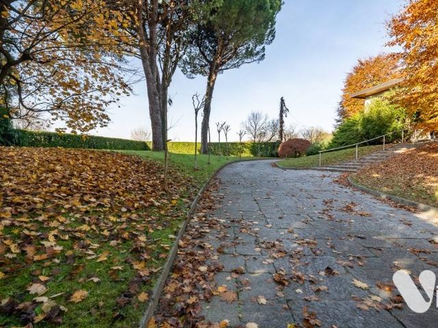 Villa in vendita a Dolzago LC