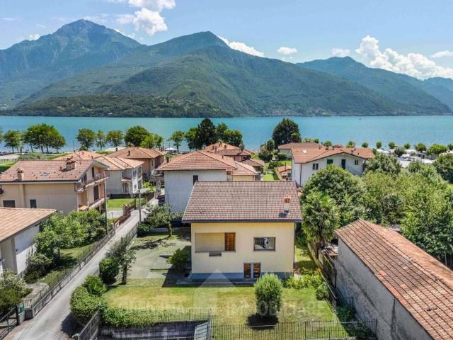 Villa in vendita a Dongo CO