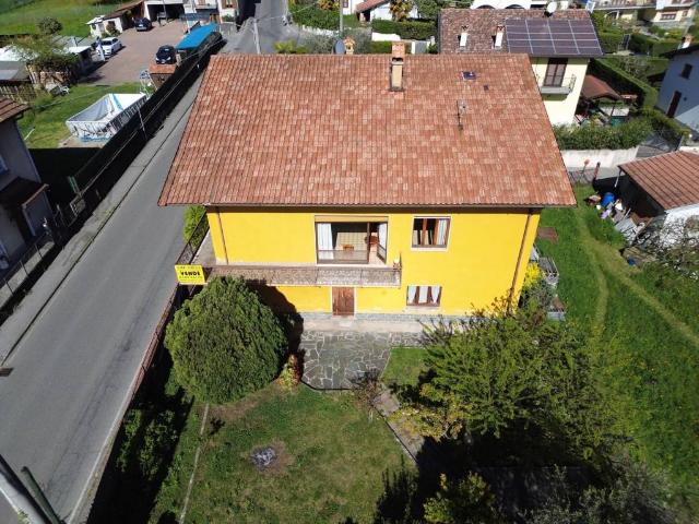Villa in vendita a Dongo CO
