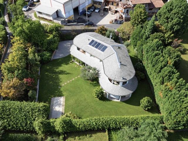 Villa in vendita a Dongo CO