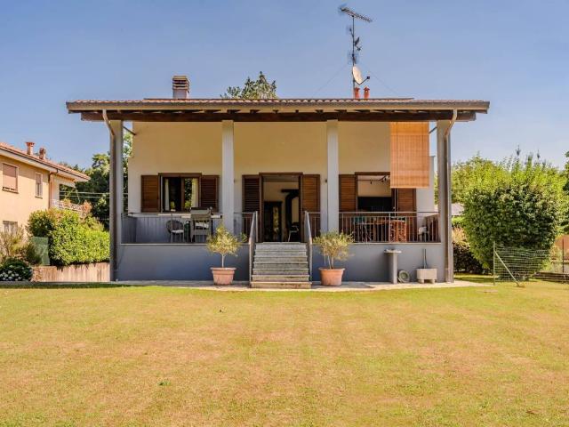 Villa in vendita a Dormelletto NO