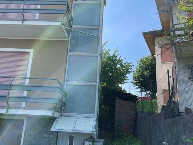 Villa in vendita a Dormelletto NO