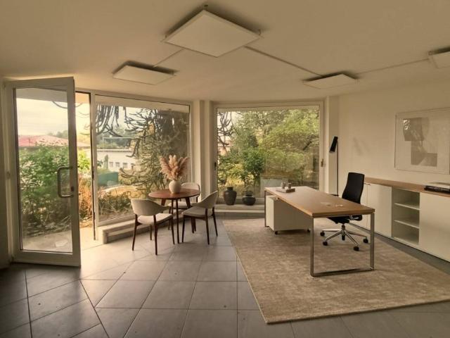 Villa in vendita a Dormelletto NO