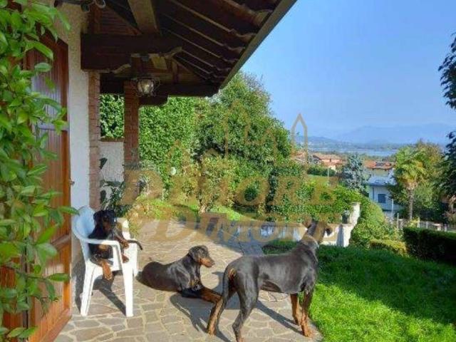 Villa in vendita a Dormelletto NO