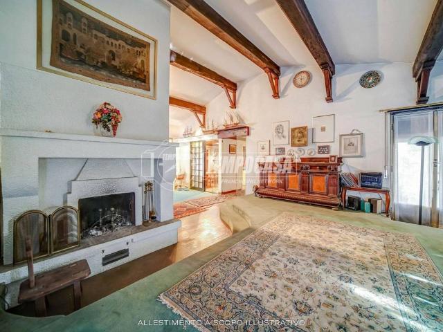 Villa in vendita a Dormelletto NO