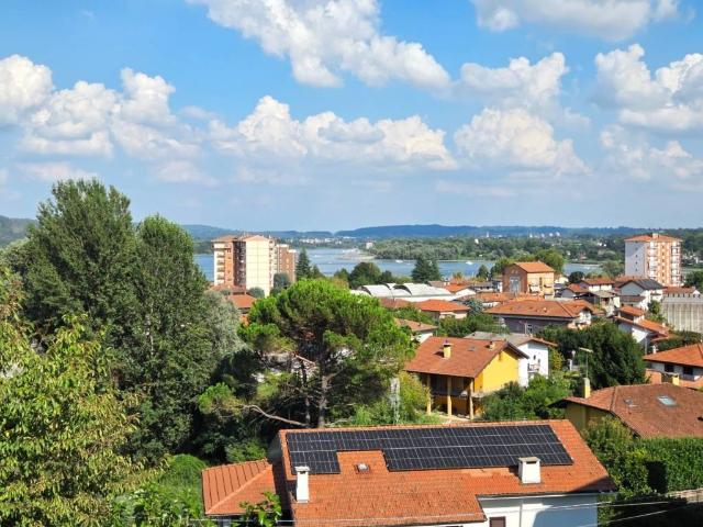 Villa in vendita a Dormelletto NO