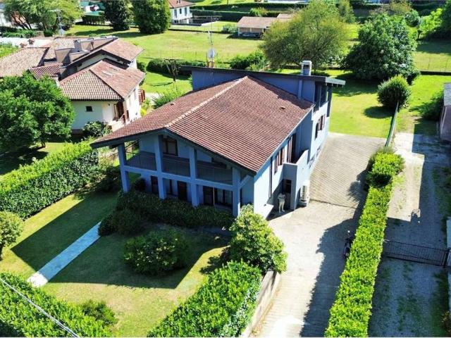 Villa in vendita a Dormelletto NO