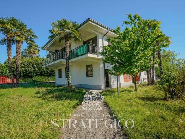Villa in vendita a Dormelletto NO