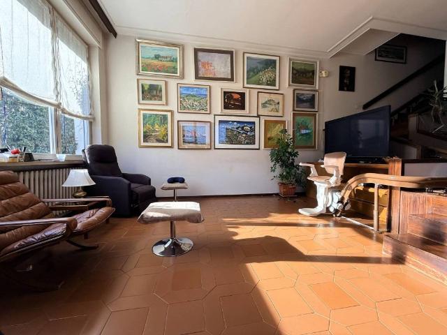Villa in vendita a Dormelletto NO