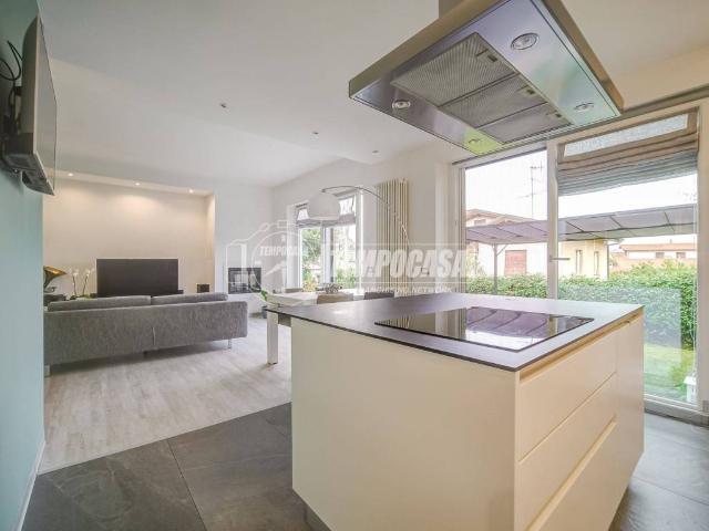 Villa in vendita a Dormelletto NO