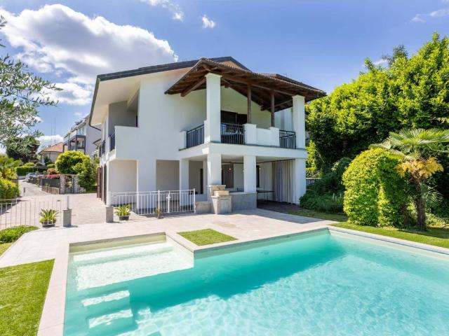 Villa in vendita a Dormelletto NO