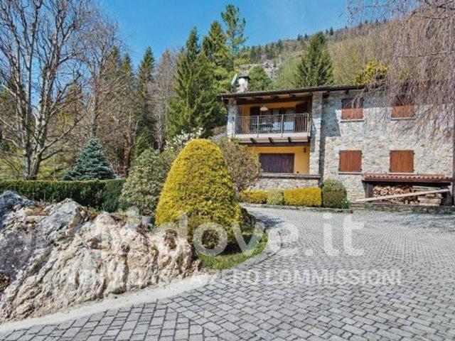 Villa in vendita a Dossena