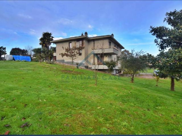 Villa in vendita a Daverio VA