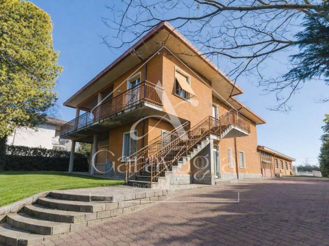 Villa in vendita a Daverio VA
