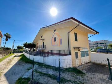 Villa in vendita a Davoli CZ