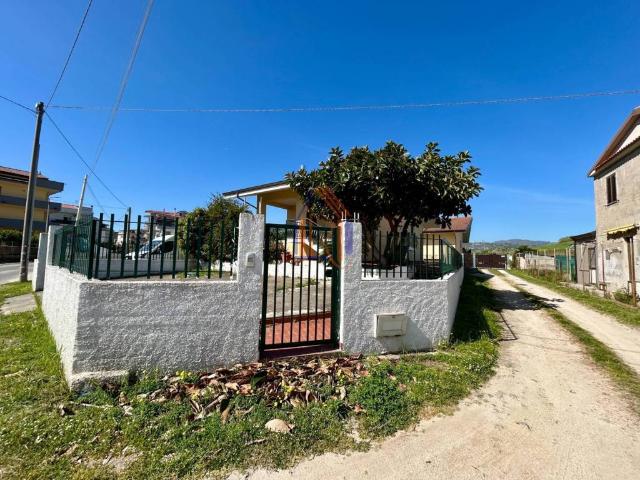 Villa in vendita a Davoli CZ