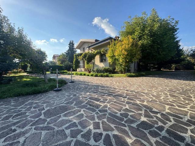 Villa in vendita a Dalmine BG