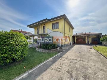 Villa in vendita a Dalmine BG