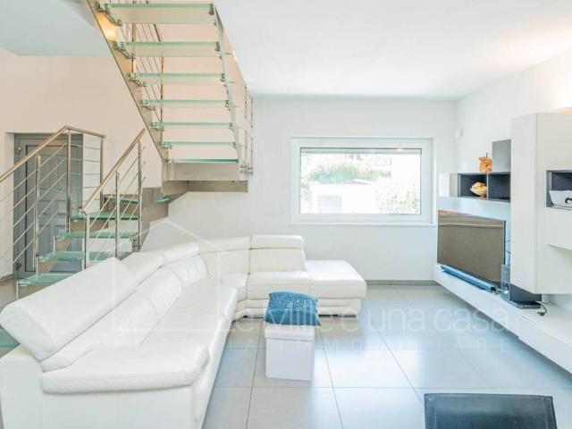 Villa in vendita a Dervio LC