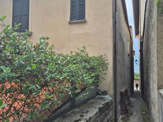 Villa in vendita a Dervio LC