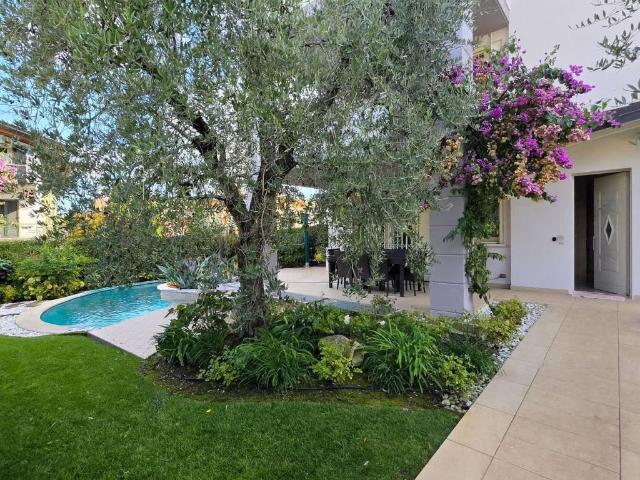 Villa in vendita a Desenzano del Garda BS