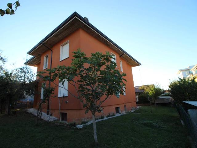 Villa in vendita a Desenzano del Garda BS