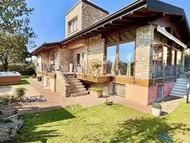 Villa in vendita a Desenzano del Garda BS