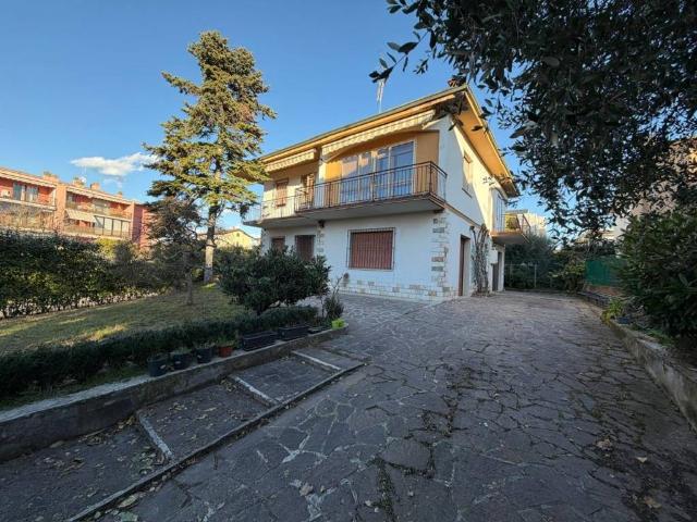 Villa in vendita a Desenzano del Garda BS