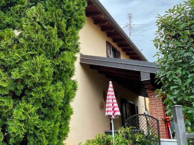 Villa in vendita a Divignano NO
