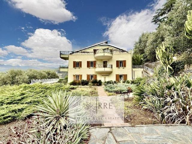 Villa in vendita a Diano Castello IM