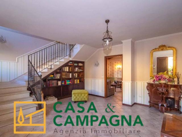 Villa in vendita a Dragoni CE