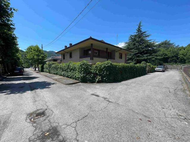 Villa in vendita a Dronero CN