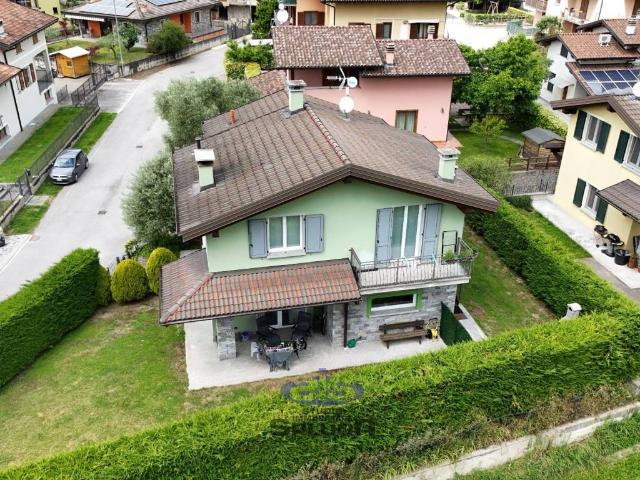Villa in vendita a Dubino SO