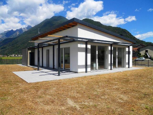 Villa in vendita a Dubino SO