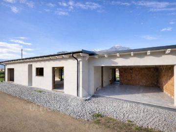 Villa in vendita a Dubino SO