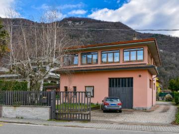 Villa in vendita a Dubino SO