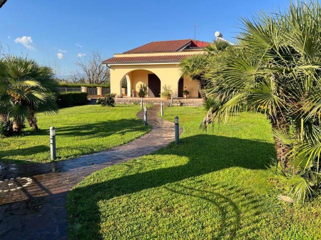 Villa in vendita a Dugenta BN